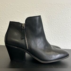 HOUSE OF HARLOW 1960 SZ 9.5 Black Leather Pointed Booties DOUBLE ZIPPER CLOSURE